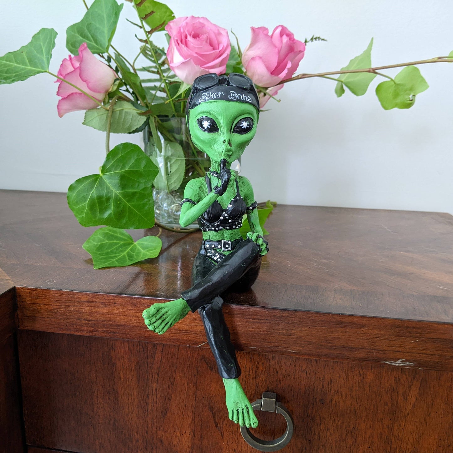 Alien Ledge Loungers “Biker Dude & Babe” 10" H tall Figurine Set: Green