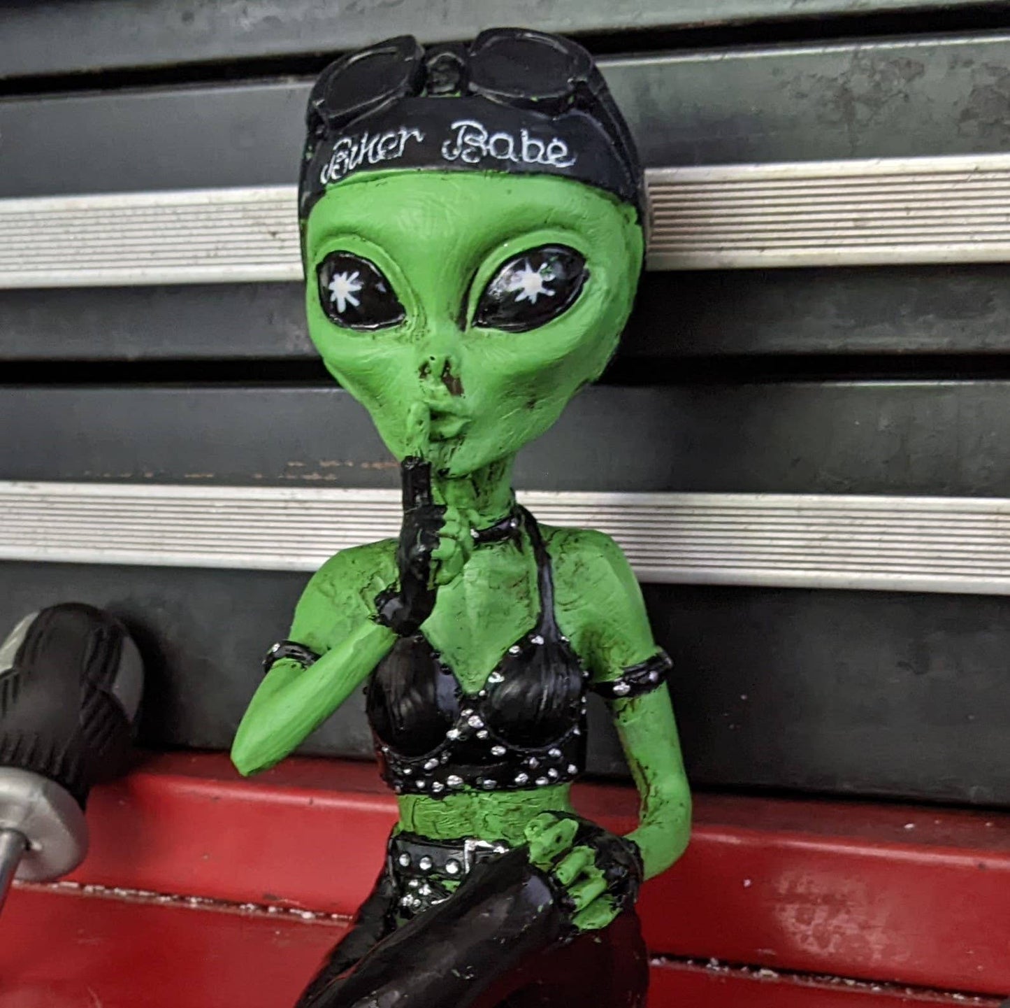 Alien Ledge Loungers “Biker Dude & Babe” 10" H tall Figurine Set: Green