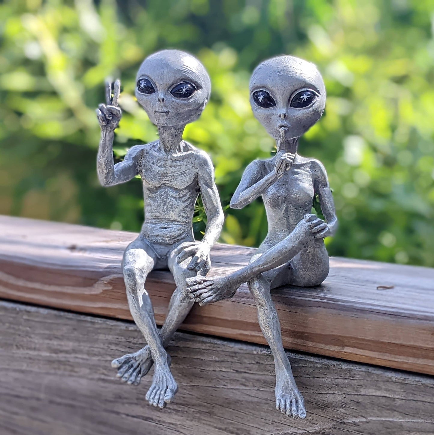 Alien Ledge Loungers “Peace & Quiet” 10″ H Figurine Set