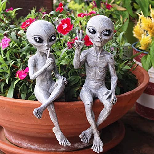 Alien Ledge Loungers “Peace & Quiet” 10″ H Figurine Set