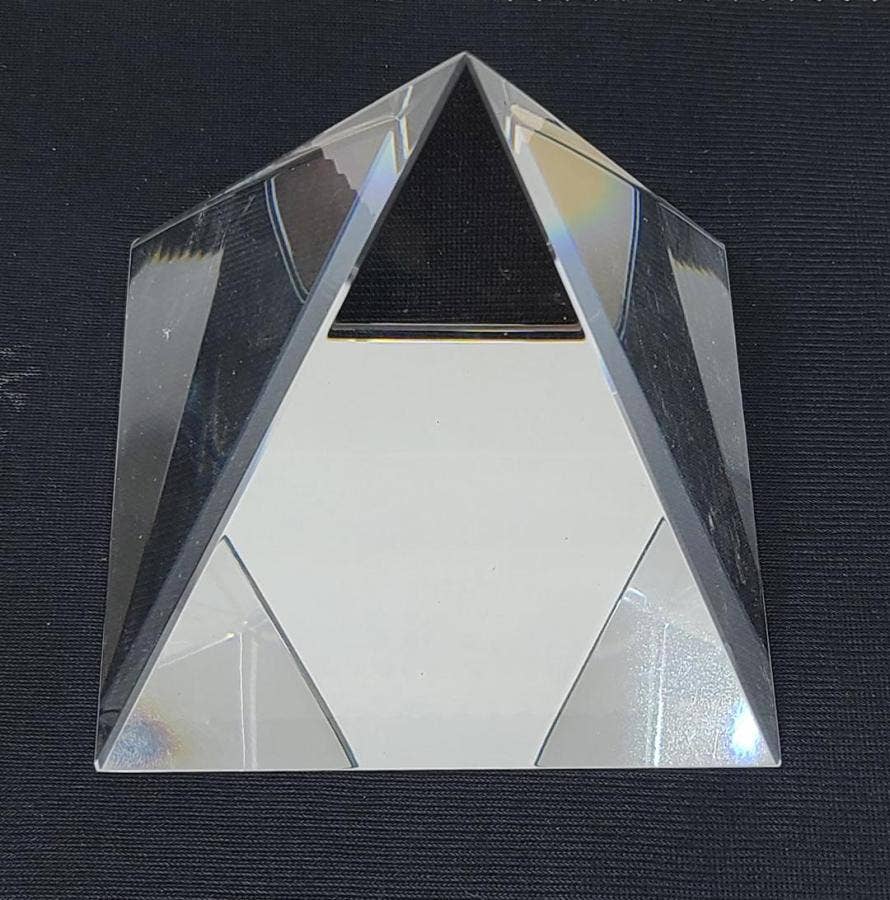 Crystal Pyramid 6 CM (2"x2.25")