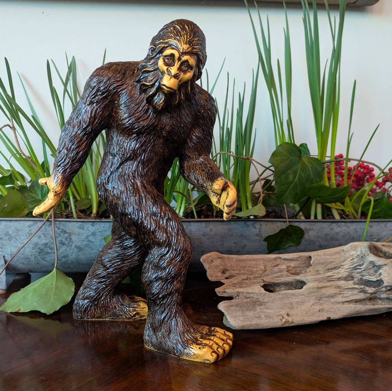 Bigfoot Classic Standing Statue 11.5-inch H w/ Metal Stake: Natural
