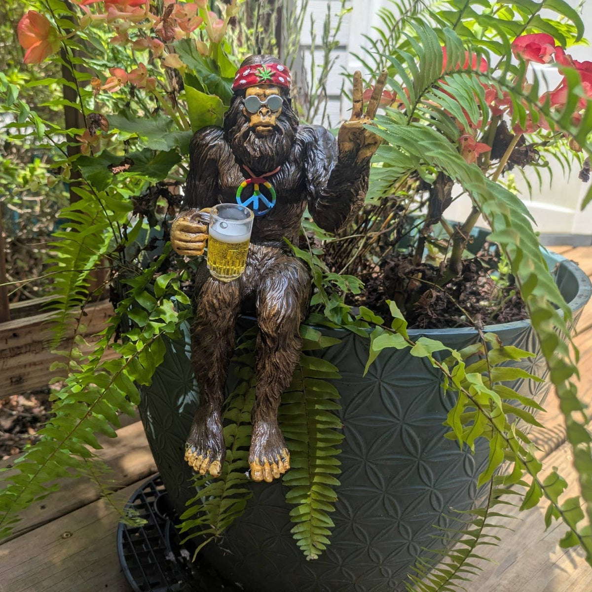 Party Hippie Bigfoot Sasquatch Beer Drinking Statue: Natural