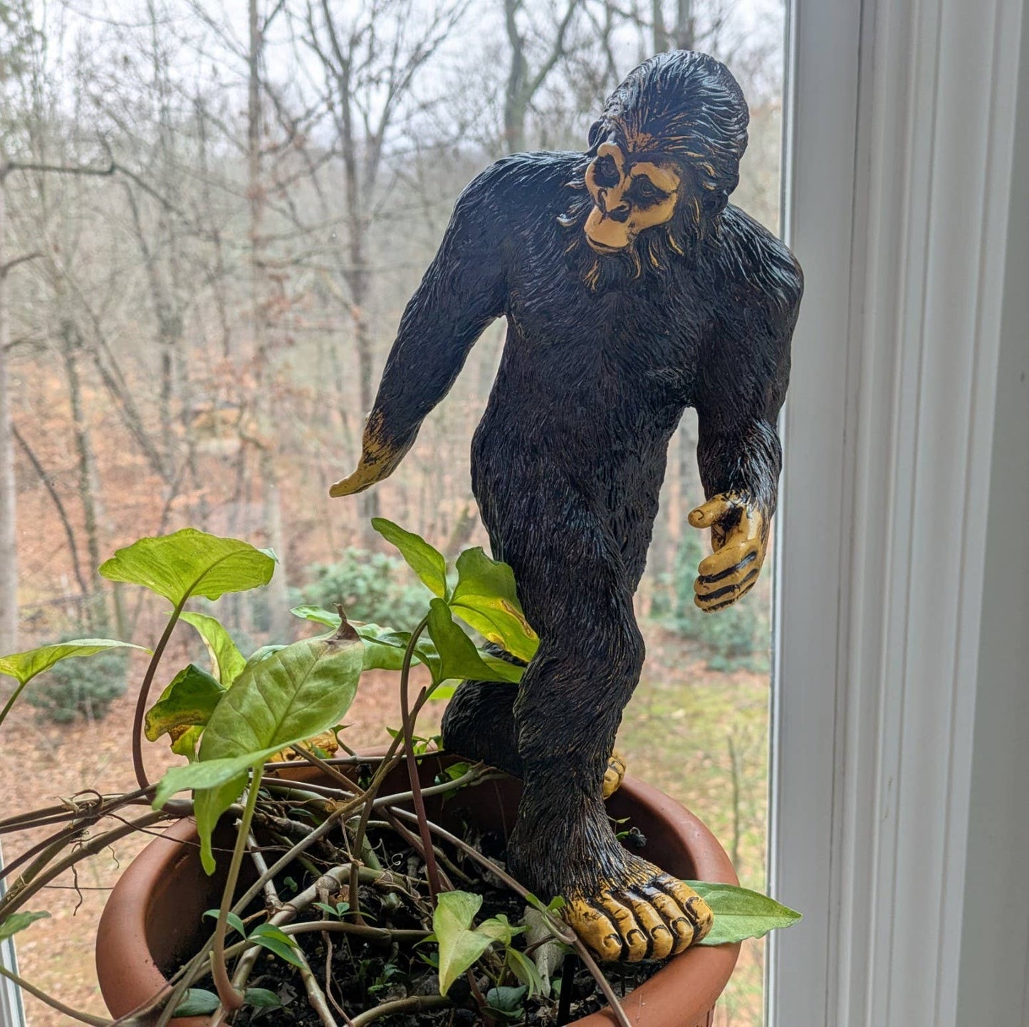 Bigfoot Classic Standing Statue 11.5-inch H w/ Metal Stake: Natural