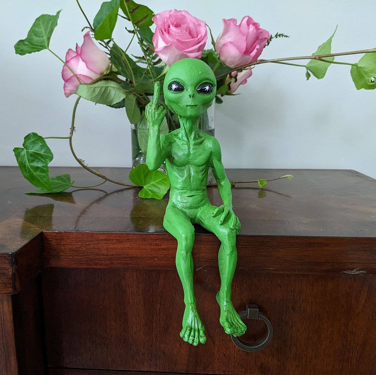 Rude Alien Statue “Flipping The Bird” 10″ H Shelf Sitter : Green