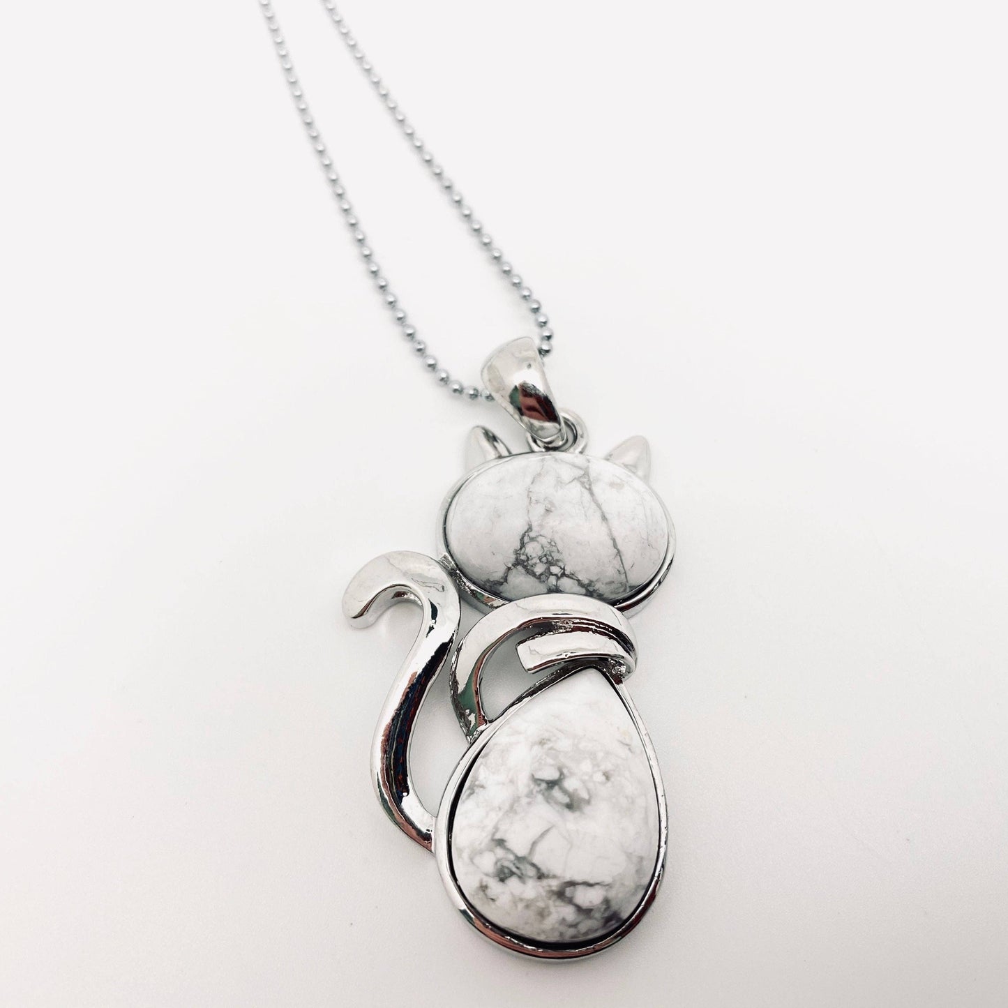 Natural Stone Cat-shaped Pendant Necklace: Tiger-Eye Chain