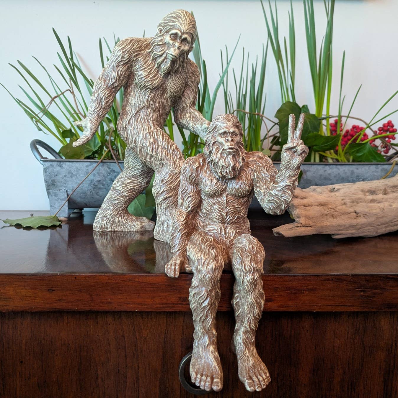 Bigfoot Classic Standing Statue 11.5-inch H w/ Metal Stake: Natural