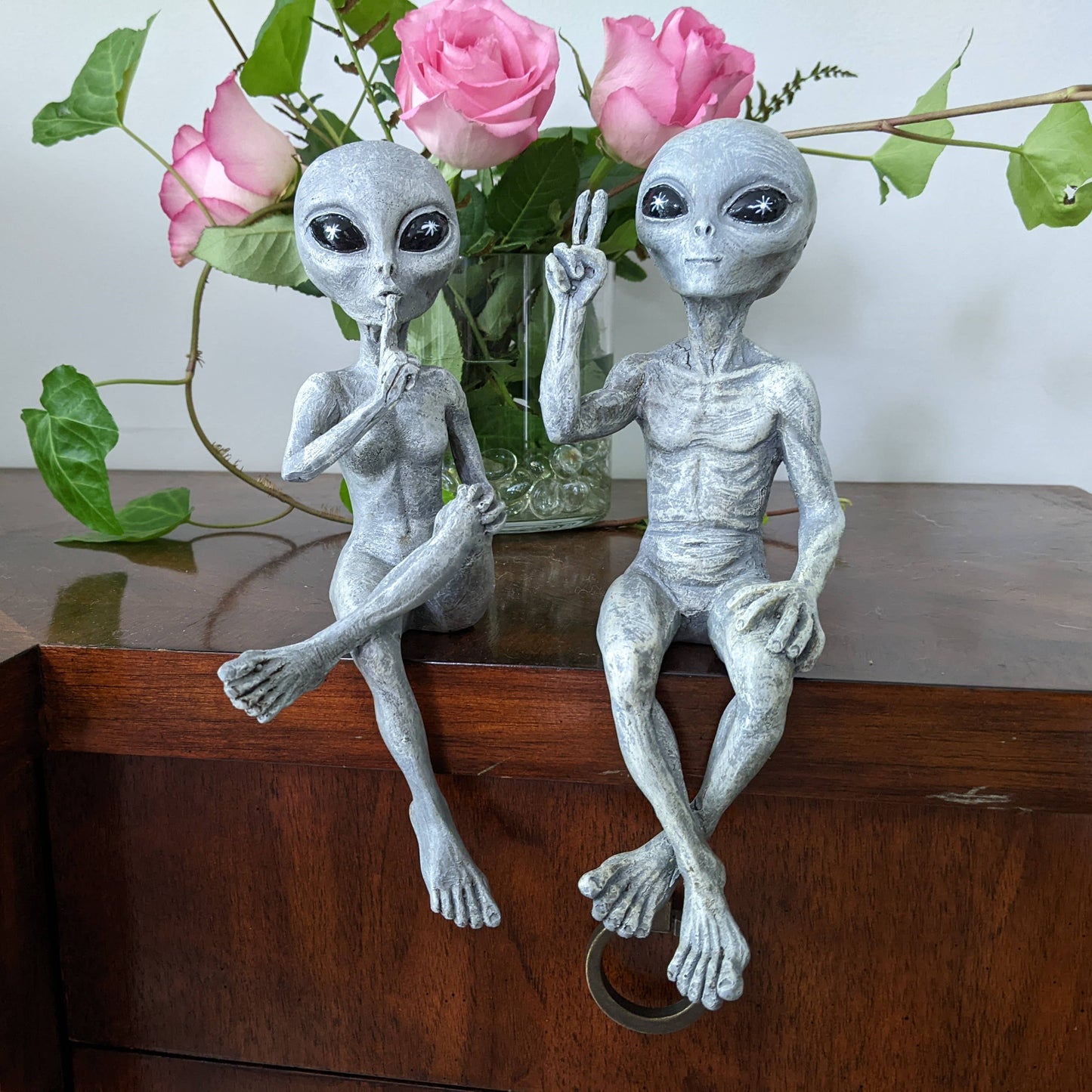 Alien Ledge Loungers “Peace & Quiet” 10″ H Figurine Set