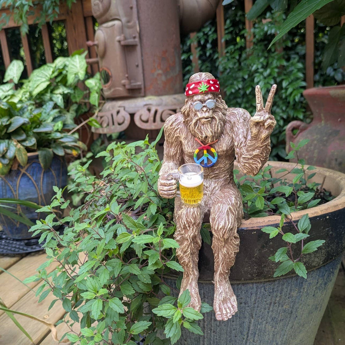 Party Hippie Bigfoot Sasquatch Beer Drinking Statue: Natural
