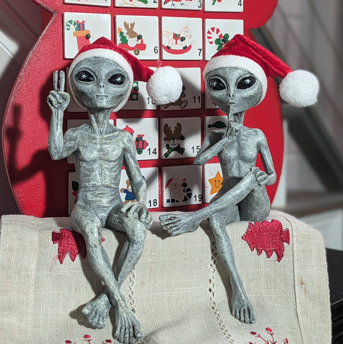 Alien Christmas Decoration Alien Statues Ledge Loungers