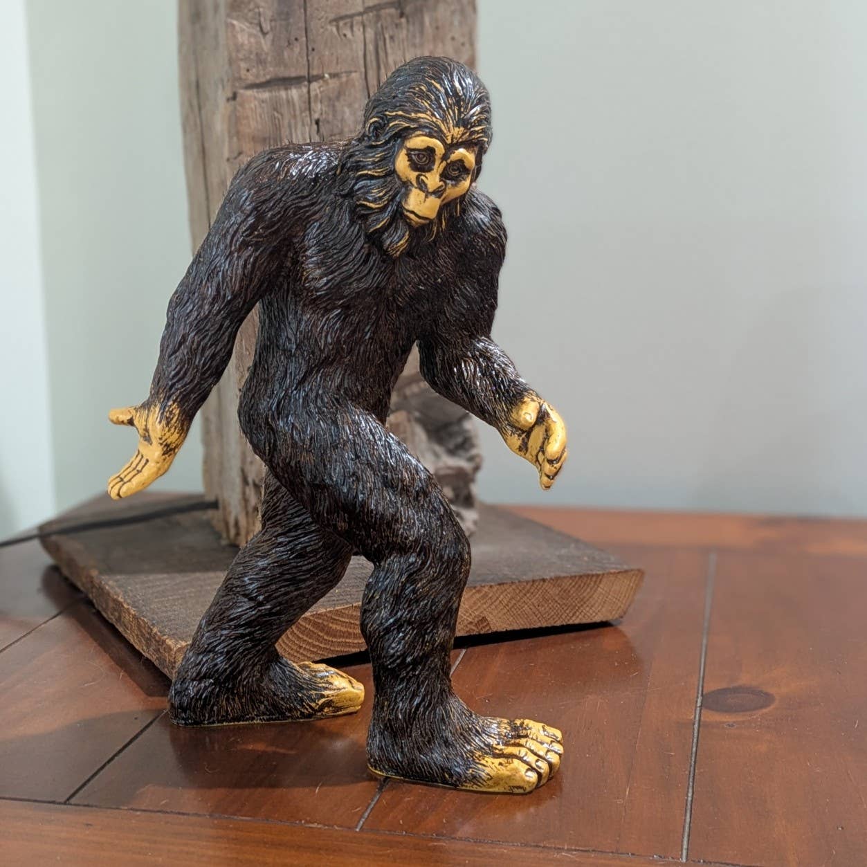 Bigfoot Classic Standing Statue 11.5-inch H w/ Metal Stake: Natural