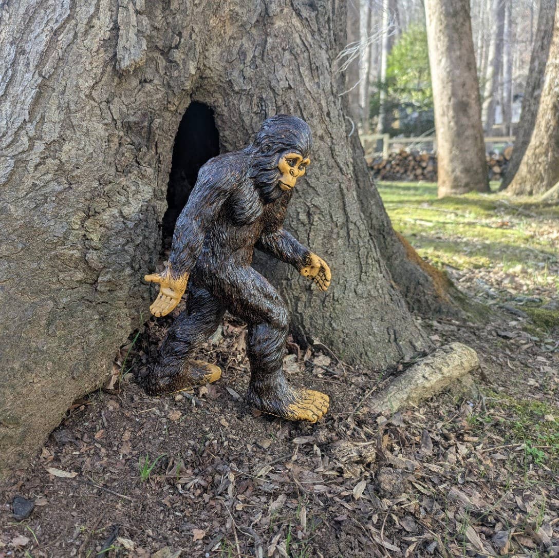Bigfoot Classic Standing Statue 11.5-inch H w/ Metal Stake: Natural