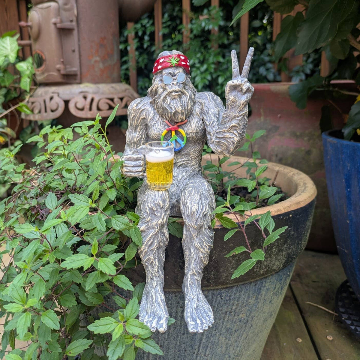 Party Hippie Bigfoot Sasquatch Beer Drinking Statue: Natural