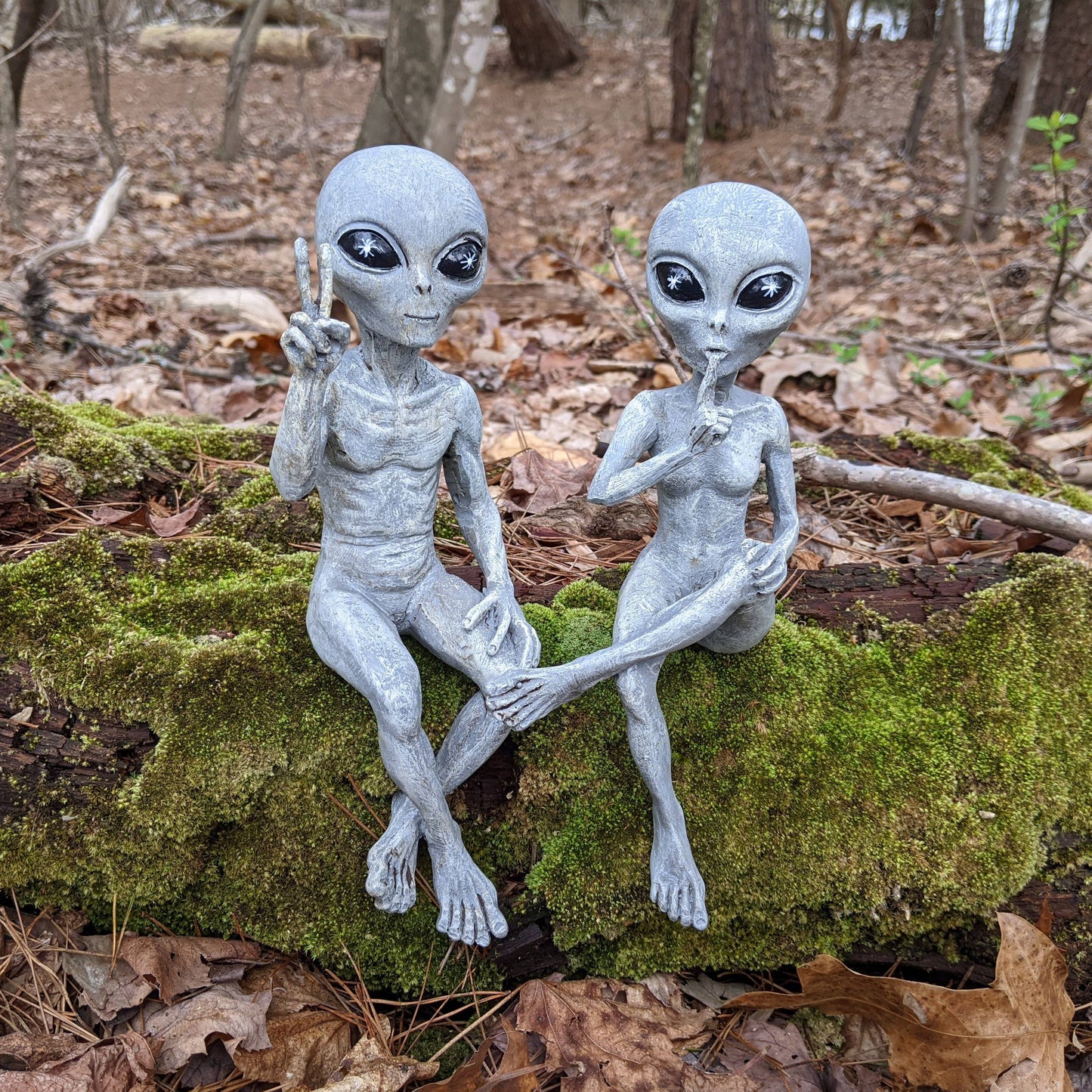 Alien Ledge Loungers “Peace & Quiet” 10″ H Figurine Set