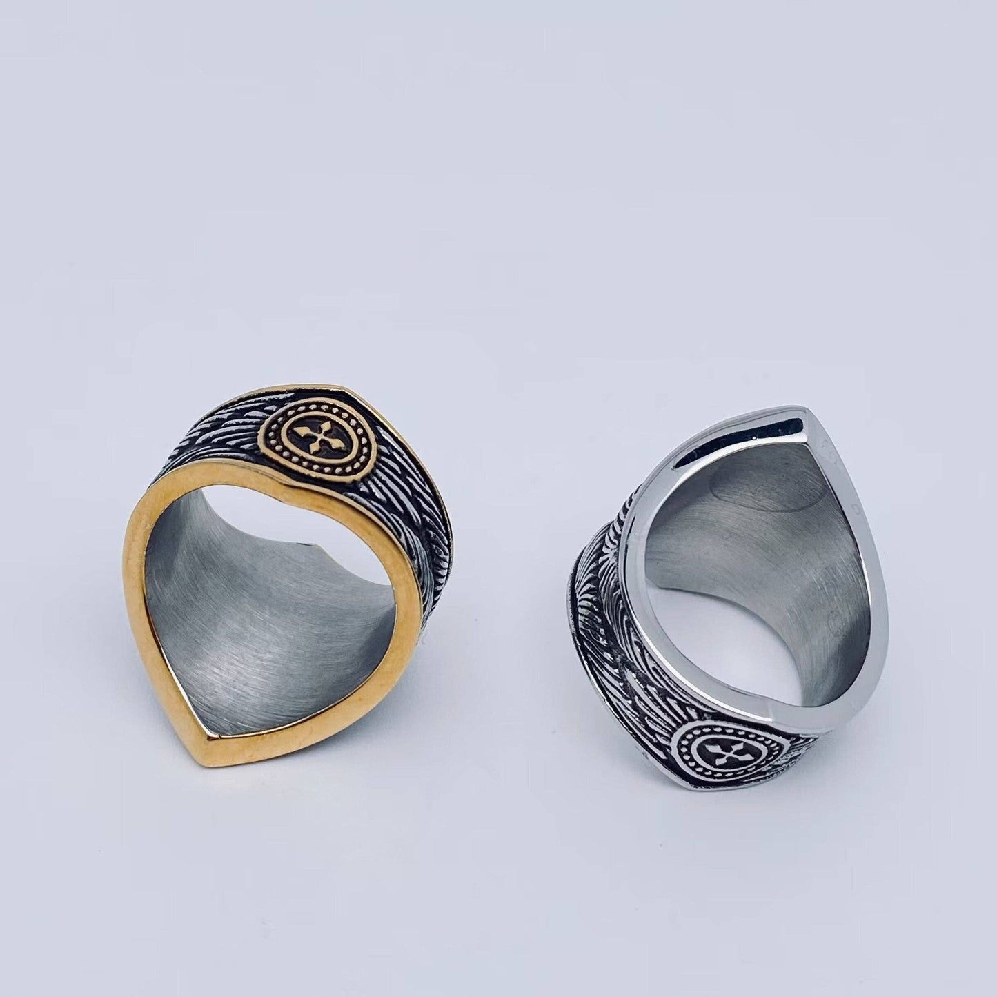 MJ/MR - Viking Eight Awn Star Stainless Steel Ring: Inter-gold / 9