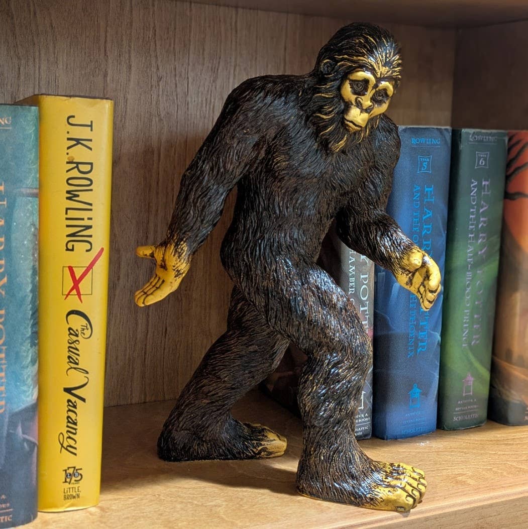 Bigfoot Classic Standing Statue 11.5-inch H w/ Metal Stake: Natural