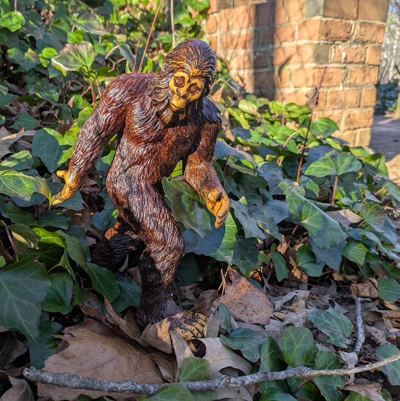 Bigfoot Classic Standing Statue 11.5-inch H w/ Metal Stake: Natural