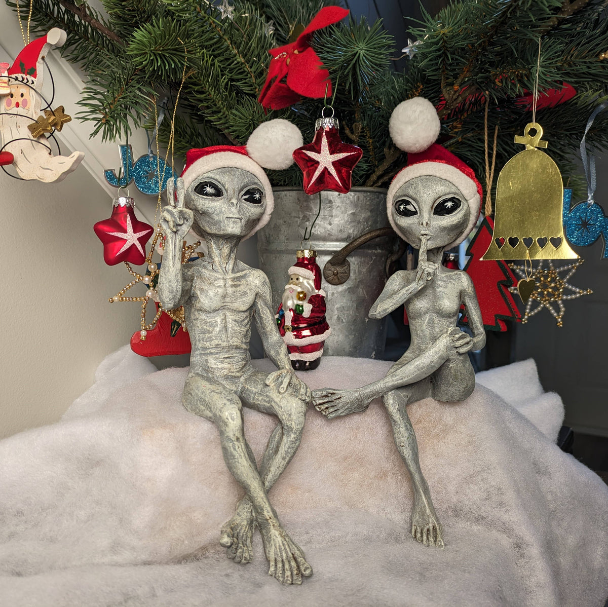 Alien Christmas Decoration Alien Statues Ledge Loungers