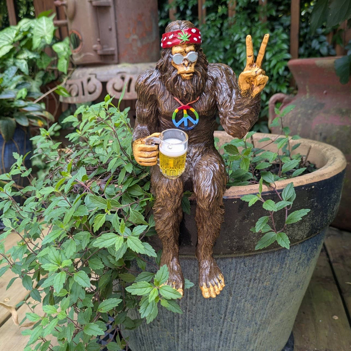 Party Hippie Bigfoot Sasquatch Beer Drinking Statue: Natural